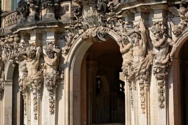 Общие черты стиля барокко в европейской и русской архитектуре Общие черты стиля барокко в европейской и русской архитектуре