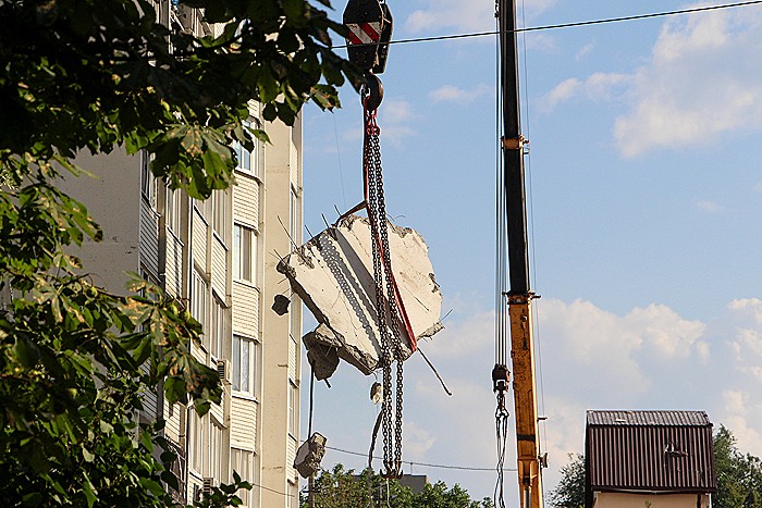 Эксперты признали безопасными три подъезда дома в Саратове, где был взрыв газа Эксперты признали безопасными три подъезда дома в Саратове, где был взрыв газа