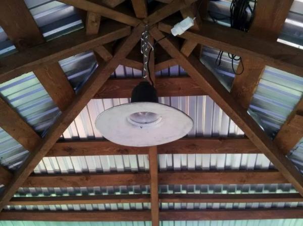 Освещение беседки, его особенности и приемы организации Освещение беседки, его особенности и приемы организации