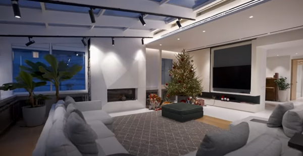 Дом Сергея Жукова — среда обитания лидера «Руки вверх» Дом Сергея Жукова — среда обитания лидера «Руки вверх»