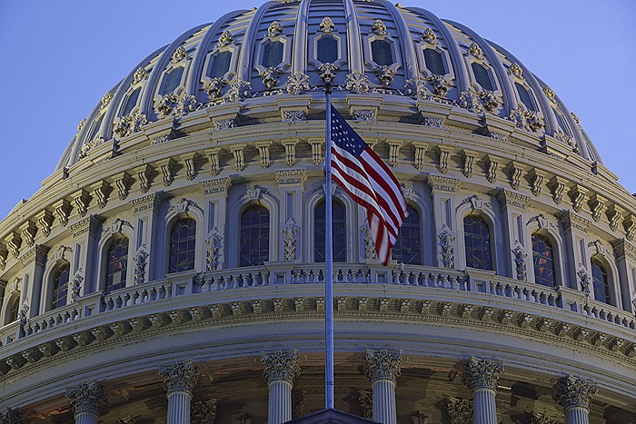 Трамп рассматривает проведение законопроекта по санкциям против РФ через Конгресс