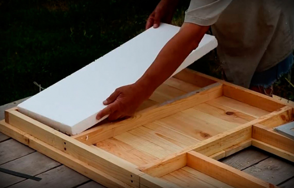 Как правильно утеплить входную деревянную дверь своими руками: пошаговая инструкция Как правильно утеплить входную деревянную дверь своими руками: пошаговая инструкция