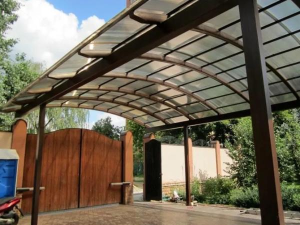 Красивые навесы: обзор популярных дизайнов и материалов Красивые навесы: обзор популярных дизайнов и материалов