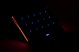 Подставка Evolution LCS-09 RGB для ноутбука до 17 дюймов, с активным охлаждением и красочной подсветкой Подставка Evolution LCS-09 RGB для ноутбука до 17 дюймов, с активным охлаждением и красочной подсветкой