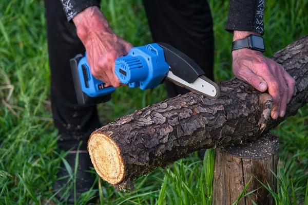 Цепные аккумуляторные мини пилы: рейтинг лучших по цене, качеству и отзывам