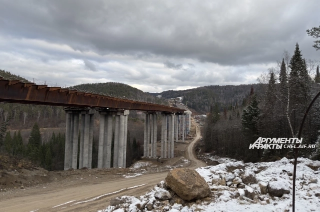 Новая эстакада через реку Сим.
