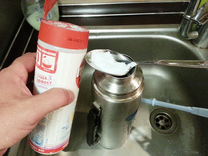 Пищевая сода дезинфицирует и удаляет неприятные запахи.