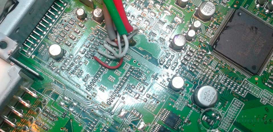 Специалист выведет RCA из магнитолы