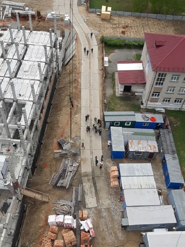 В Новосибирской области строители сузунской школы устроили забастовку из-за невыплаты зарплаты