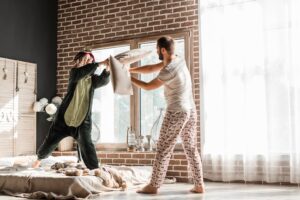 Как сделать ремонт в панельной студии 28 кв м с перепланировкой под спальню